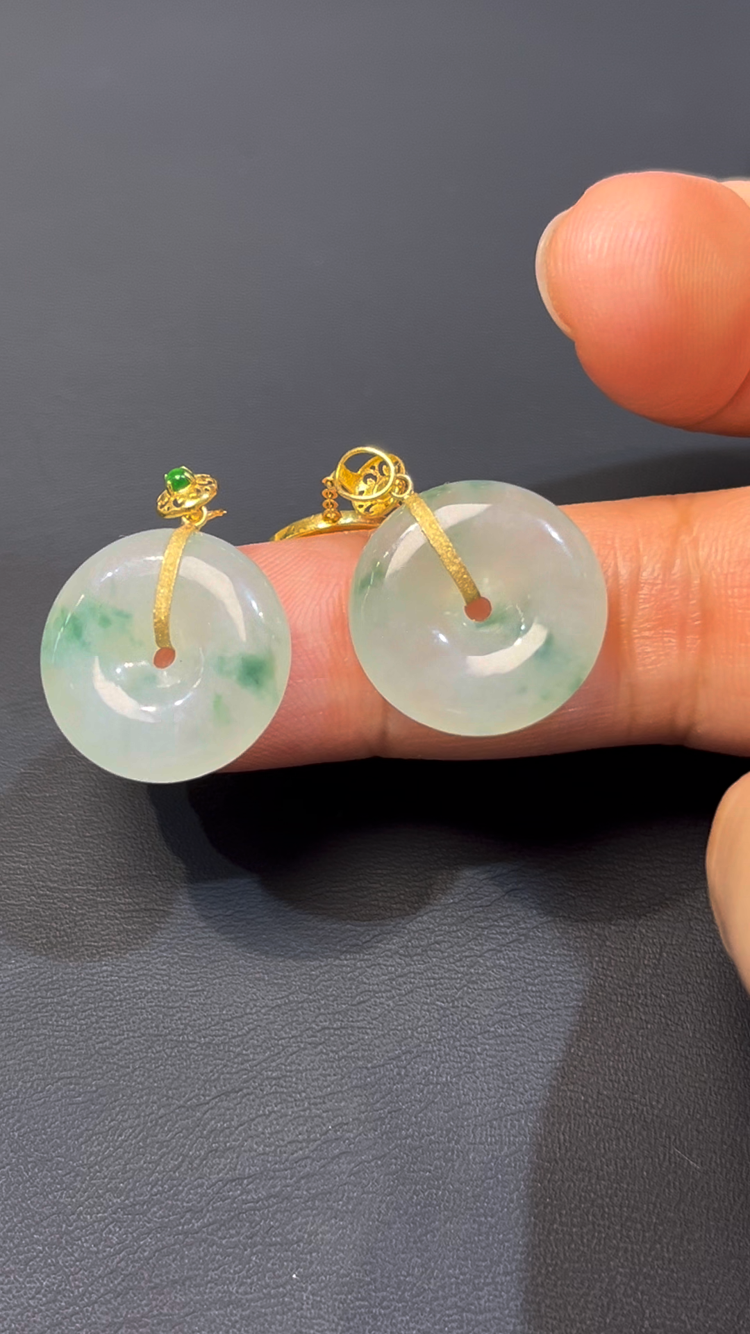天然飄綠花翡翠平安扣耳環|18K黃金扣|平安吉祥 × 翡翠耳環推薦 × 飄綠花精品 編號#586 8 天然飄綠花翡翠平安扣耳環|18K黃金扣|平安吉祥 × 翡翠耳環推薦 × 飄綠花精品 編號#586 - Image 8
