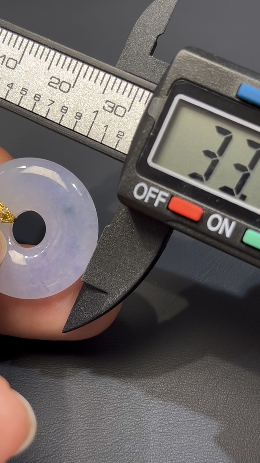 紫羅蘭翡翠平安環吊墜|編號#590|天然翡翠 × 18K黃金扣|圓滿平安 × 高貴典雅翡翠推薦 2 紫羅蘭翡翠平安環吊墜|編號#590|天然翡翠 × 18K黃金扣|圓滿平安 × 高貴典雅翡翠推薦 - Image 2