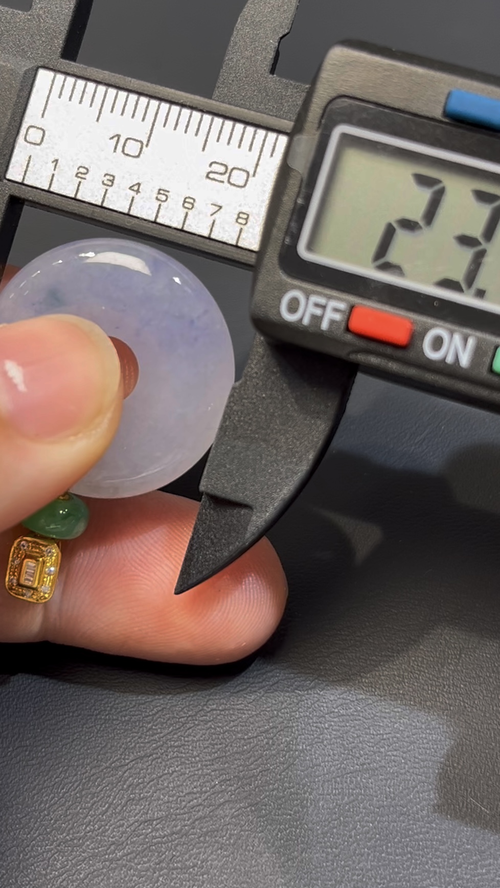 紫羅蘭翡翠平安環吊墜|編號#590|天然翡翠 × 18K黃金扣|圓滿平安 × 高貴典雅翡翠推薦 3 紫羅蘭翡翠平安環吊墜|編號#590|天然翡翠 × 18K黃金扣|圓滿平安 × 高貴典雅翡翠推薦 - Image 3