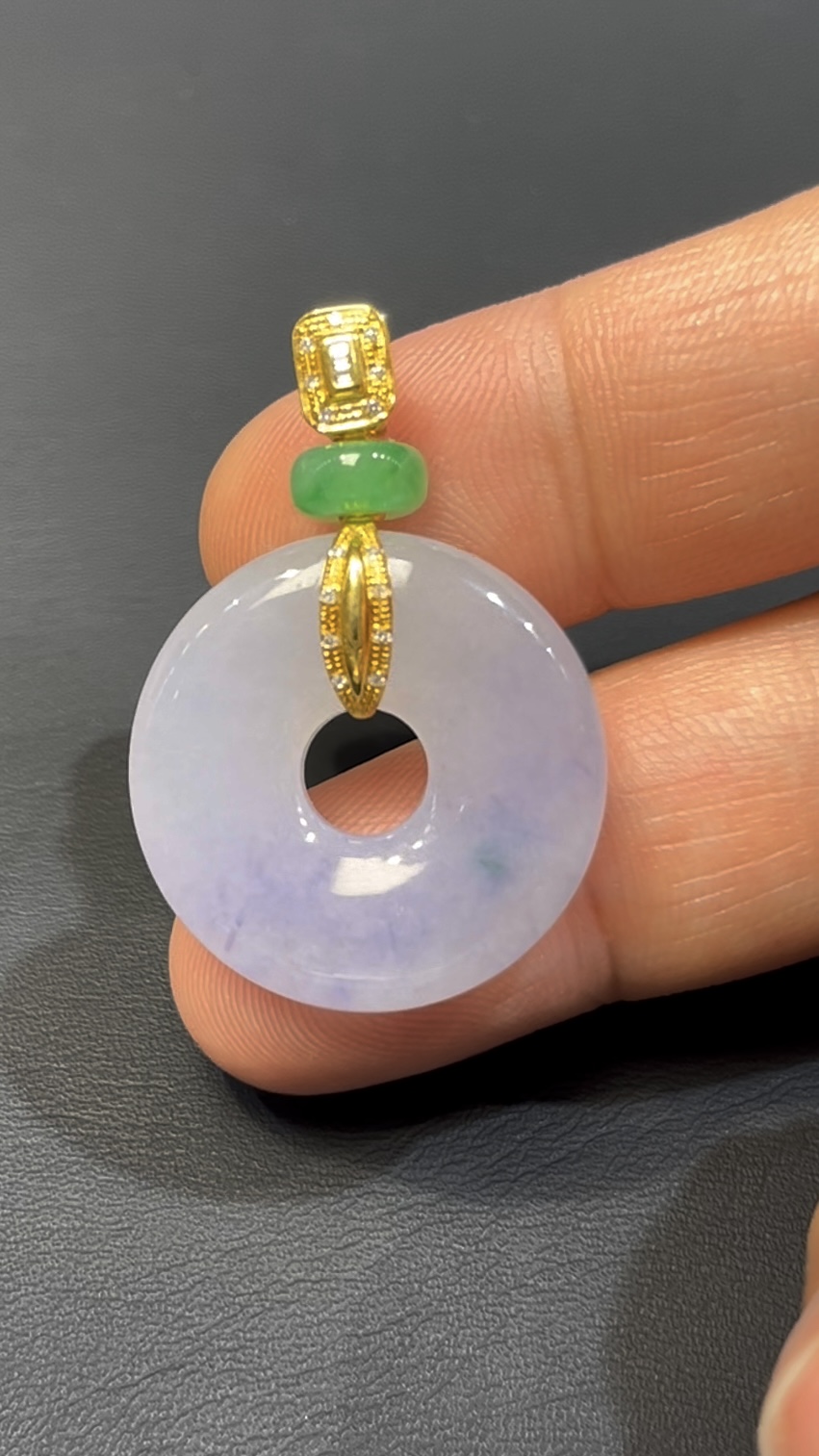 紫羅蘭翡翠平安環吊墜|編號#590|天然翡翠 × 18K黃金扣|圓滿平安 × 高貴典雅翡翠推薦 6 紫羅蘭翡翠平安環吊墜|編號#590|天然翡翠 × 18K黃金扣|圓滿平安 × 高貴典雅翡翠推薦 - Image 6