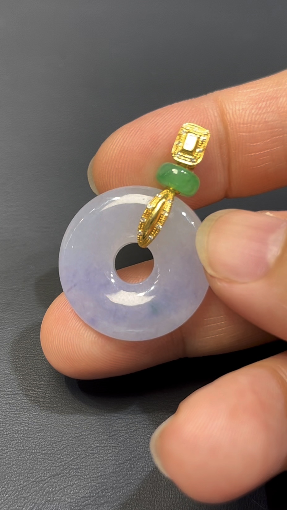 紫羅蘭翡翠平安環吊墜|編號#590|天然翡翠 × 18K黃金扣|圓滿平安 × 高貴典雅翡翠推薦 8 紫羅蘭翡翠平安環吊墜|編號#590|天然翡翠 × 18K黃金扣|圓滿平安 × 高貴典雅翡翠推薦 - Image 8