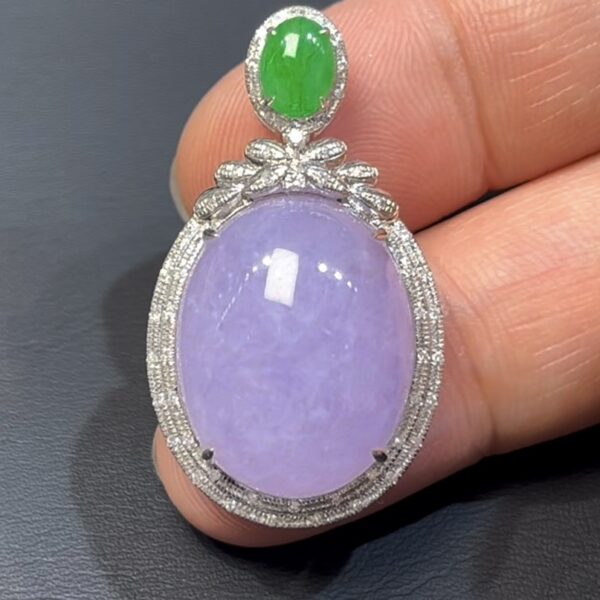 紫羅蘭翡翠蛋面吊墜｜編號#592｜天然翡翠 × 18K白金扣｜高貴典雅 × 女性氣質翡翠推薦