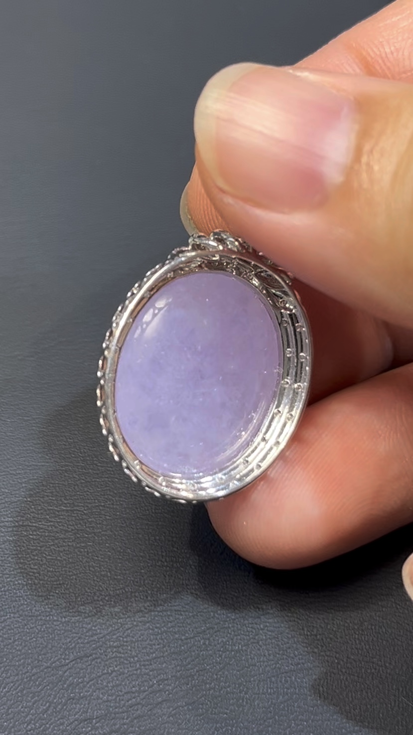 紫羅蘭翡翠蛋面吊墜|編號#592|天然翡翠 × 18K白金扣|高貴典雅 × 女性氣質翡翠推薦 7 紫羅蘭翡翠蛋面吊墜|編號#592|天然翡翠 × 18K白金扣|高貴典雅 × 女性氣質翡翠推薦 - Image 7