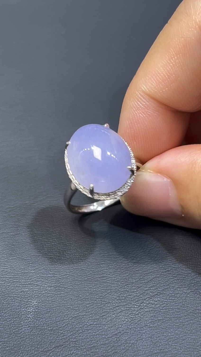 紫羅蘭翡翠蛋面戒指|編號#593|天然翡翠 × 18K白金戒托|高貴典雅 × 女性翡翠戒指推薦 6 紫羅蘭翡翠蛋面戒指|編號#593|天然翡翠 × 18K白金戒托|高貴典雅 × 女性翡翠戒指推薦 - Image 6