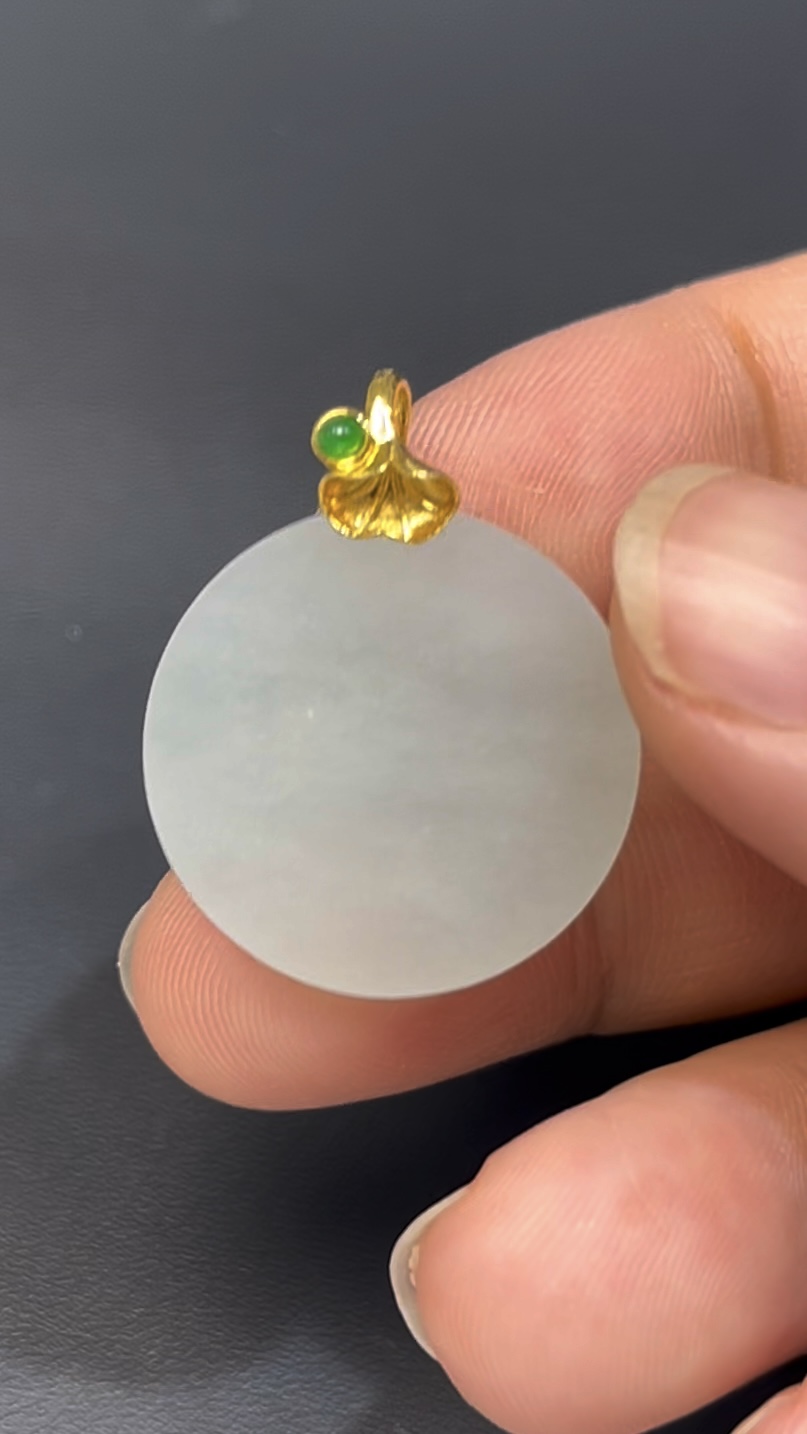 白色翡翠無事牌|留白美學 × 18K黃金鑲嵌 × 無事即福|編號 #601 1 白色翡翠無事牌|留白美學 × 18K黃金鑲嵌 × 無事即福|編號 #601