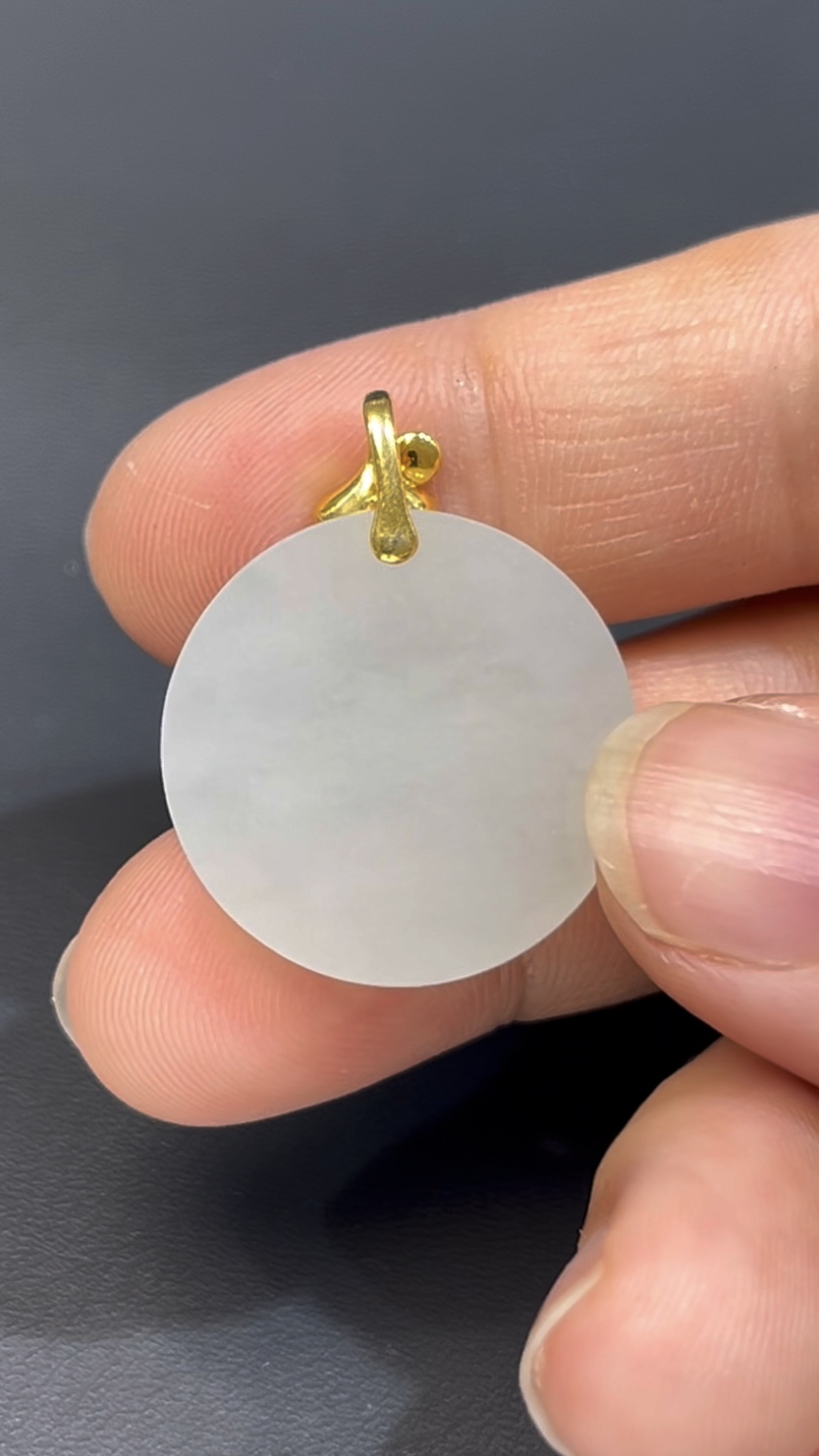 白色翡翠無事牌|留白美學 × 18K黃金鑲嵌 × 無事即福|編號 #601 2 白色翡翠無事牌|留白美學 × 18K黃金鑲嵌 × 無事即福|編號 #601 - Image 2