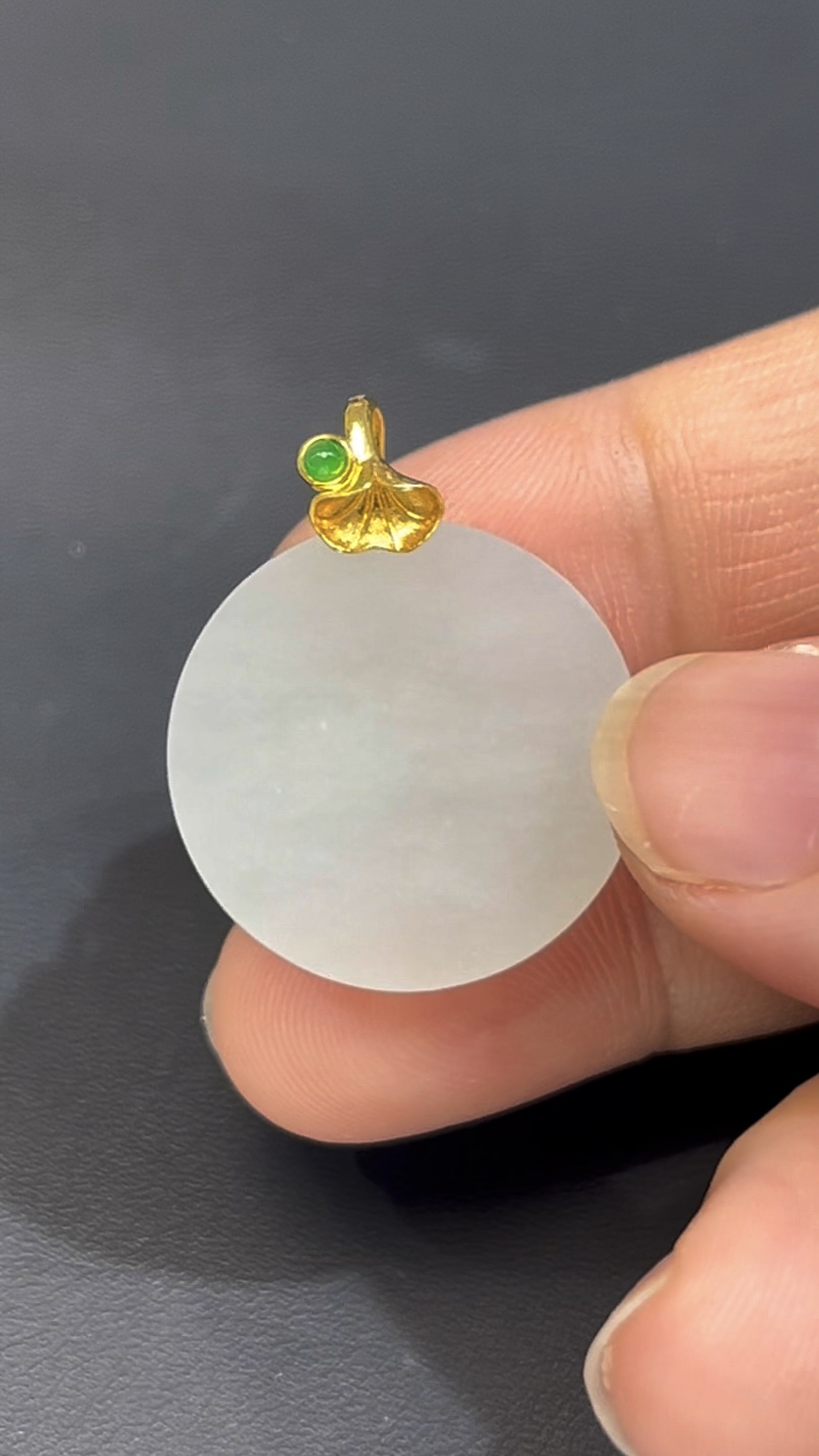 白色翡翠無事牌|留白美學 × 18K黃金鑲嵌 × 無事即福|編號 #601 3 白色翡翠無事牌|留白美學 × 18K黃金鑲嵌 × 無事即福|編號 #601 - Image 3