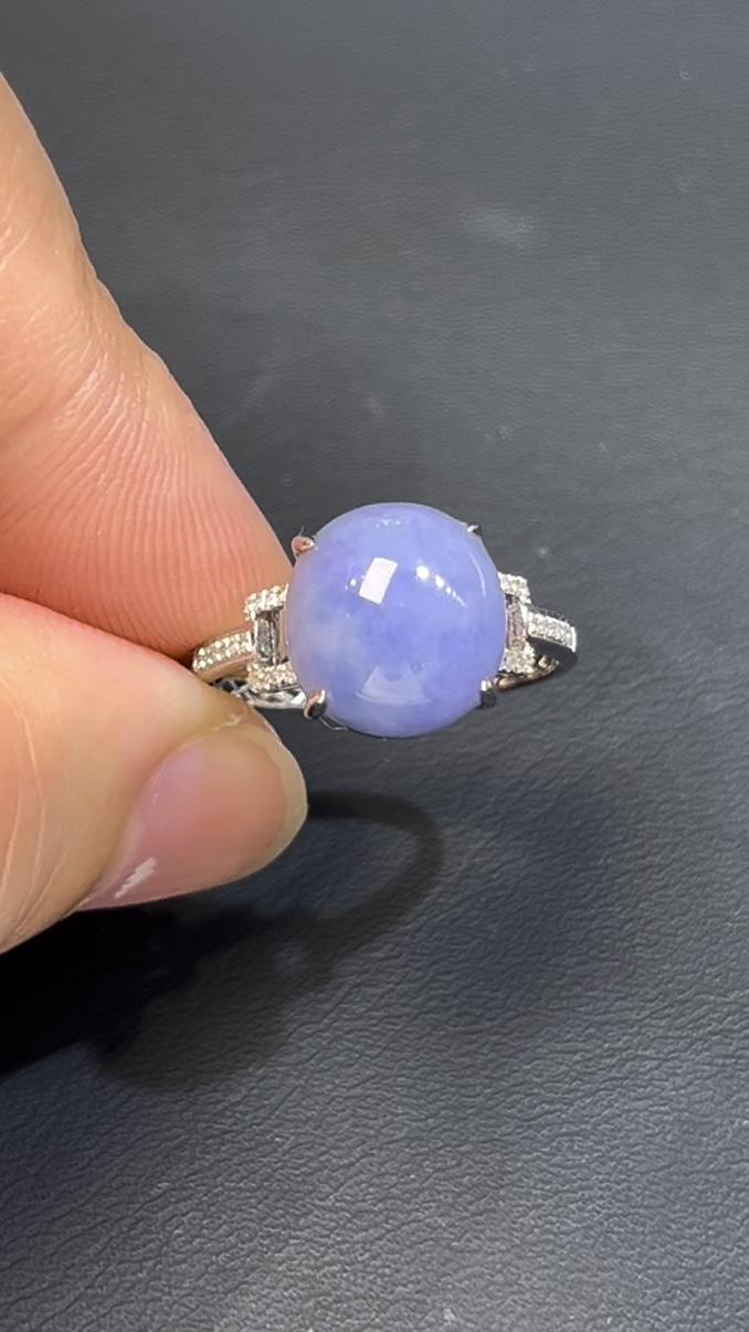 紫羅蘭翡翠蛋面|濃郁紫色 × 18K白金鑲嵌 × 簡約高雅|編號 #602 1 紫羅蘭翡翠蛋面|濃郁紫色 × 18K白金鑲嵌 × 簡約高雅|編號 #602