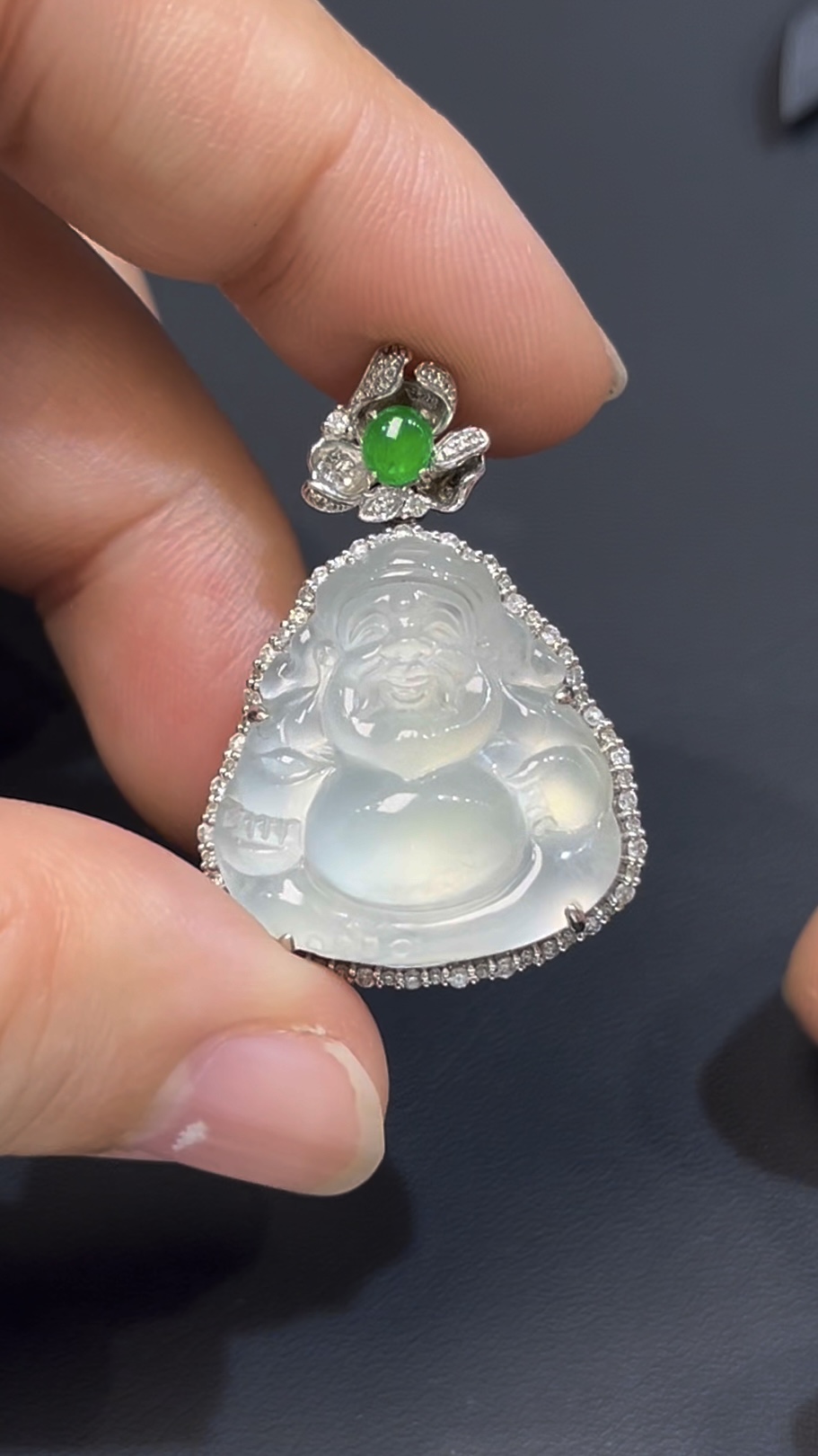 翡翠Q版財神吊墜|笑呵呵招財進寶 × 18K白金鑽石包圍|編號 #604 2 翡翠Q版財神吊墜|笑呵呵招財進寶 × 18K白金鑽石包圍|編號 #604 - Image 2