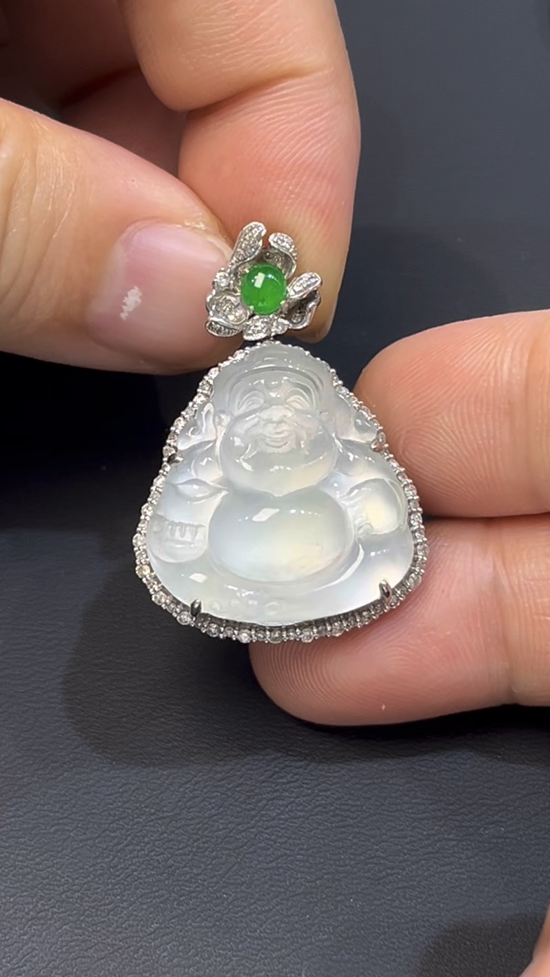 翡翠Q版財神吊墜|笑呵呵招財進寶 × 18K白金鑽石包圍|編號 #604 5 翡翠Q版財神吊墜|笑呵呵招財進寶 × 18K白金鑽石包圍|編號 #604 - Image 5