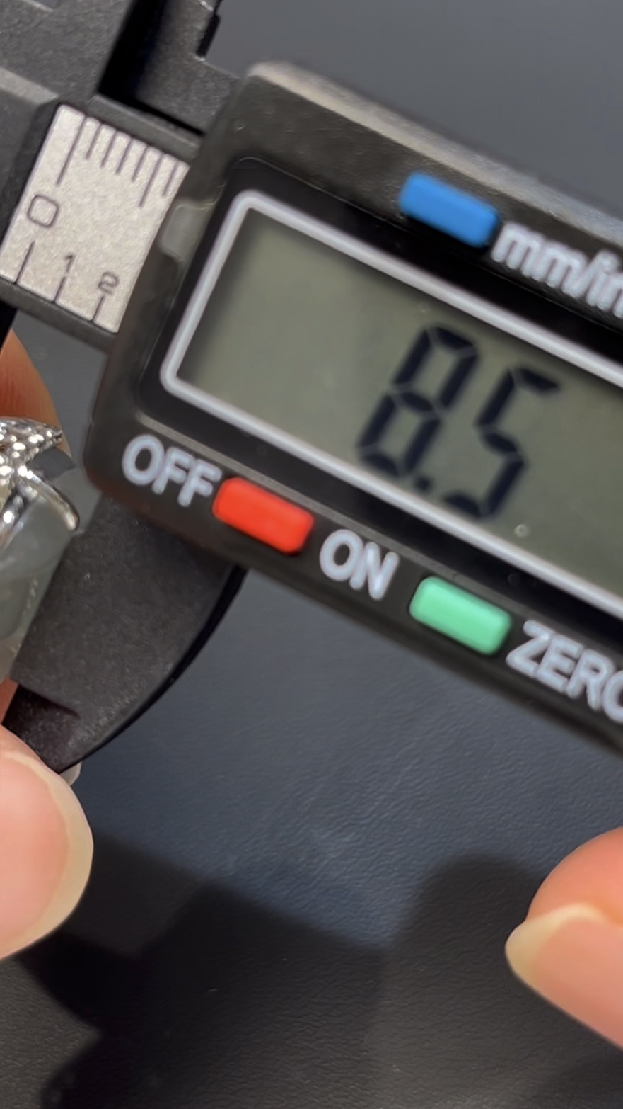 翡翠Q版財神吊墜|笑呵呵招財進寶 × 18K白金鑽石包圍|編號 #604 8 翡翠Q版財神吊墜|笑呵呵招財進寶 × 18K白金鑽石包圍|編號 #604 - Image 8