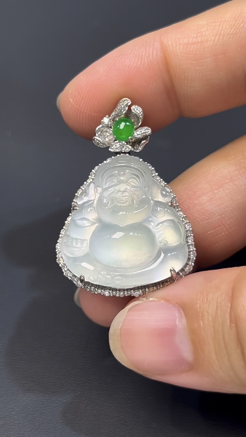 翡翠Q版財神吊墜|笑呵呵招財進寶 × 18K白金鑽石包圍|編號 #604 1 翡翠Q版財神吊墜|笑呵呵招財進寶 × 18K白金鑽石包圍|編號 #604