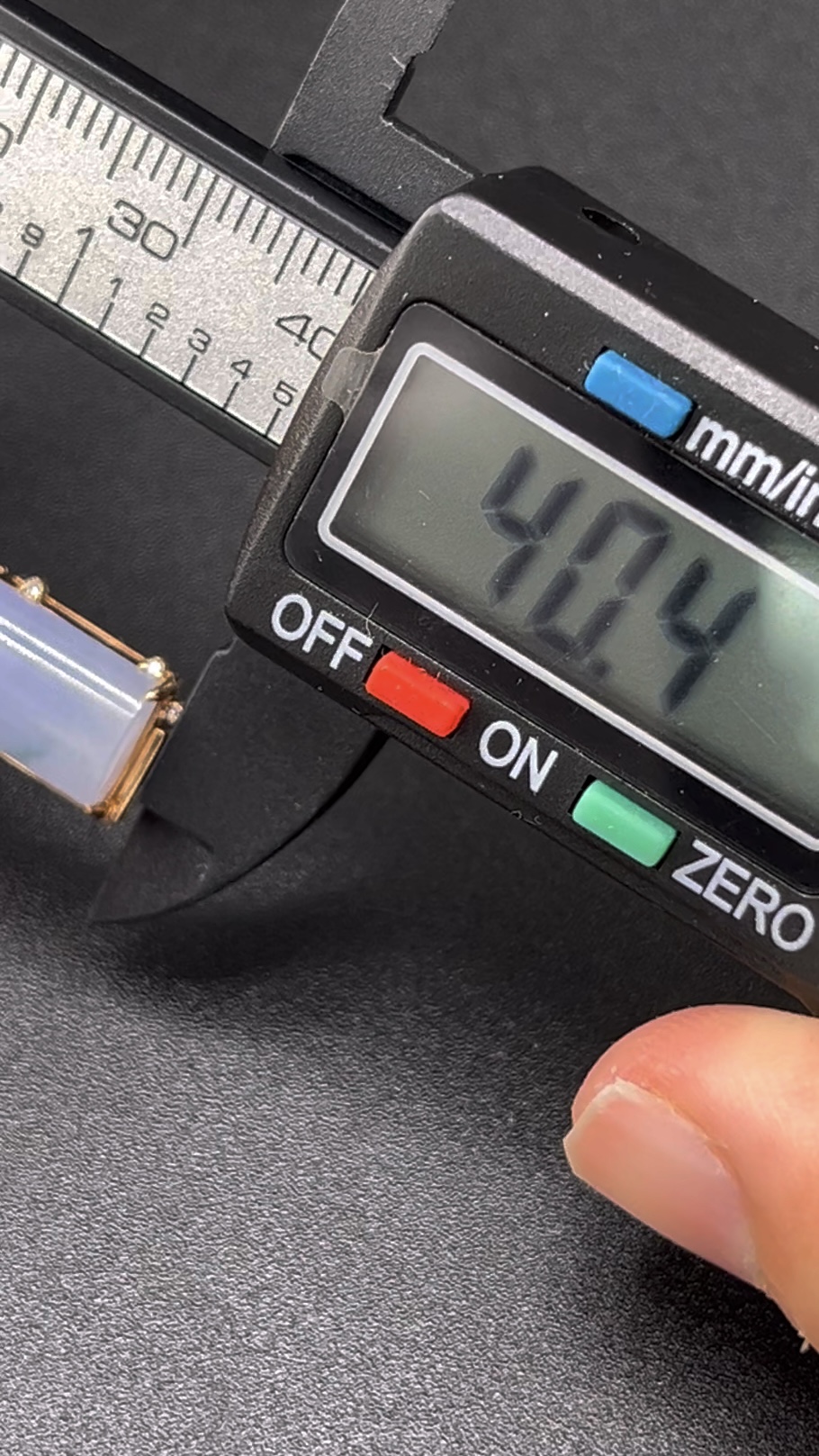 翡翠竹節吊墜|18K黃金幾何扣 × 節節高升寓意|編號 #607 7 翡翠竹節吊墜|18K黃金幾何扣 × 節節高升寓意|編號 #607 - Image 7