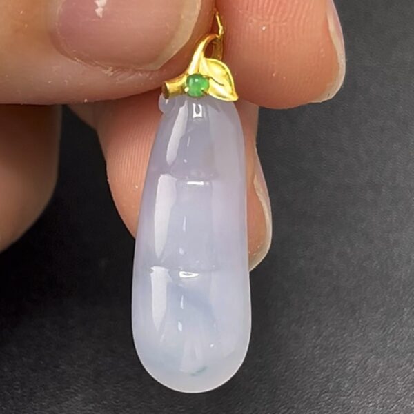 紫羅蘭翡翠福豆吊墜｜18K黃金藤蔓扣 × 福氣延綿 × 自然靈性｜編號 #608