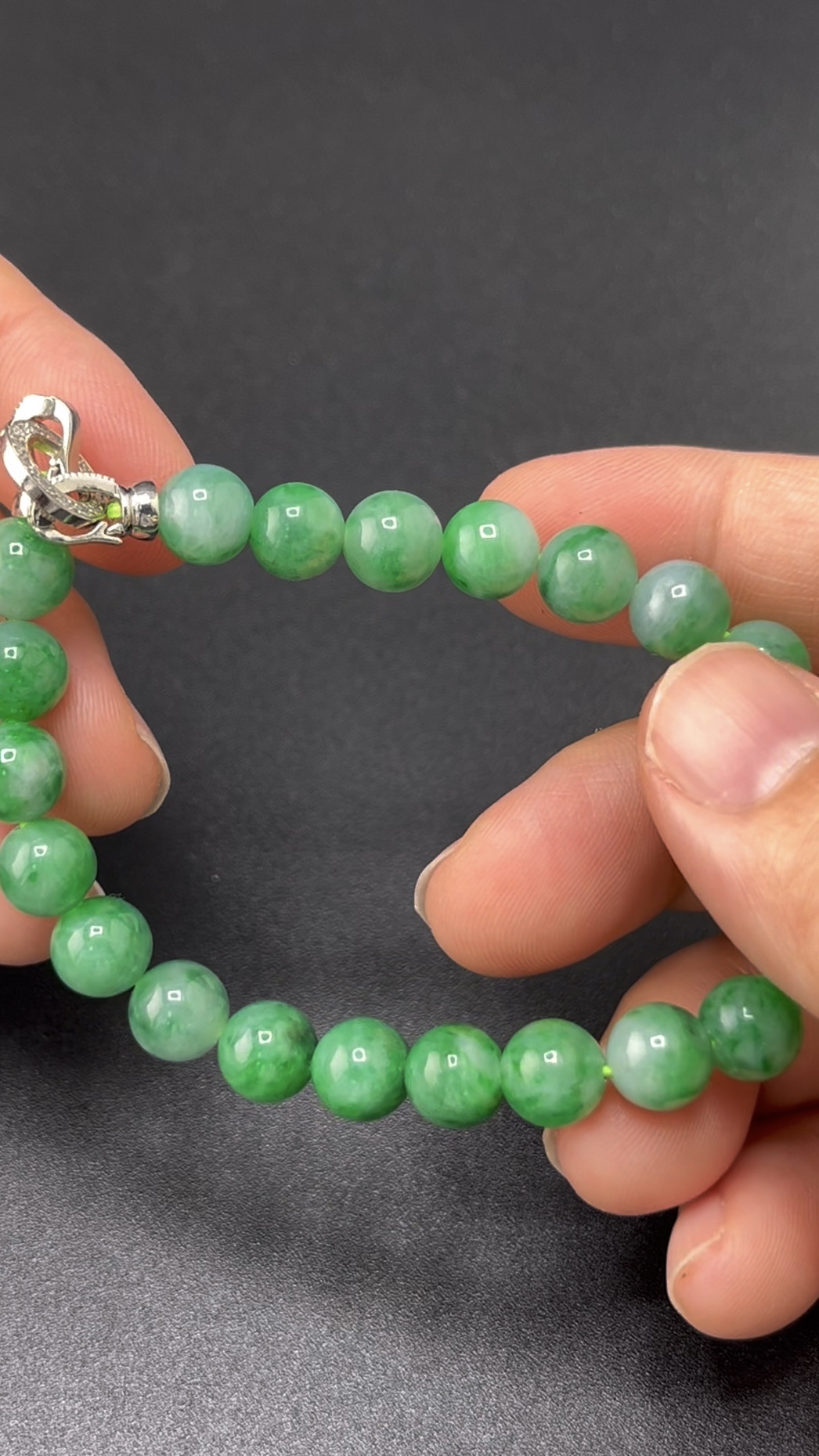 翡翠精品推薦|編號#614 綠色圓珠手串 展現女性靈性與時尚 6 翡翠精品推薦|編號#614 綠色圓珠手串 展現女性靈性與時尚 - Image 6
