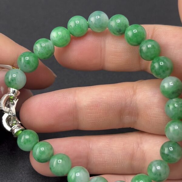 翡翠精品推薦｜編號#614 綠色圓珠手串 展現女性靈性與時尚