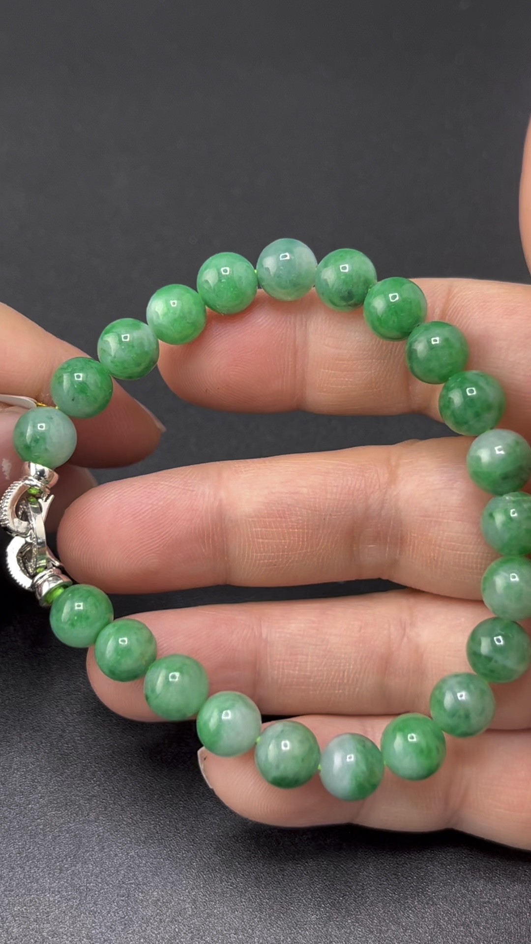 翡翠精品推薦|編號#614 綠色圓珠手串 展現女性靈性與時尚 1 翡翠精品推薦|編號#614 綠色圓珠手串 展現女性靈性與時尚