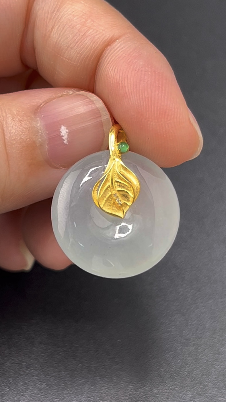 翡翠平安扣吊墜 編號#620|18K黃金樹葉扣頭|純淨玉種 收藏首選 1 翡翠平安扣吊墜 編號#620|18K黃金樹葉扣頭|純淨玉種 收藏首選