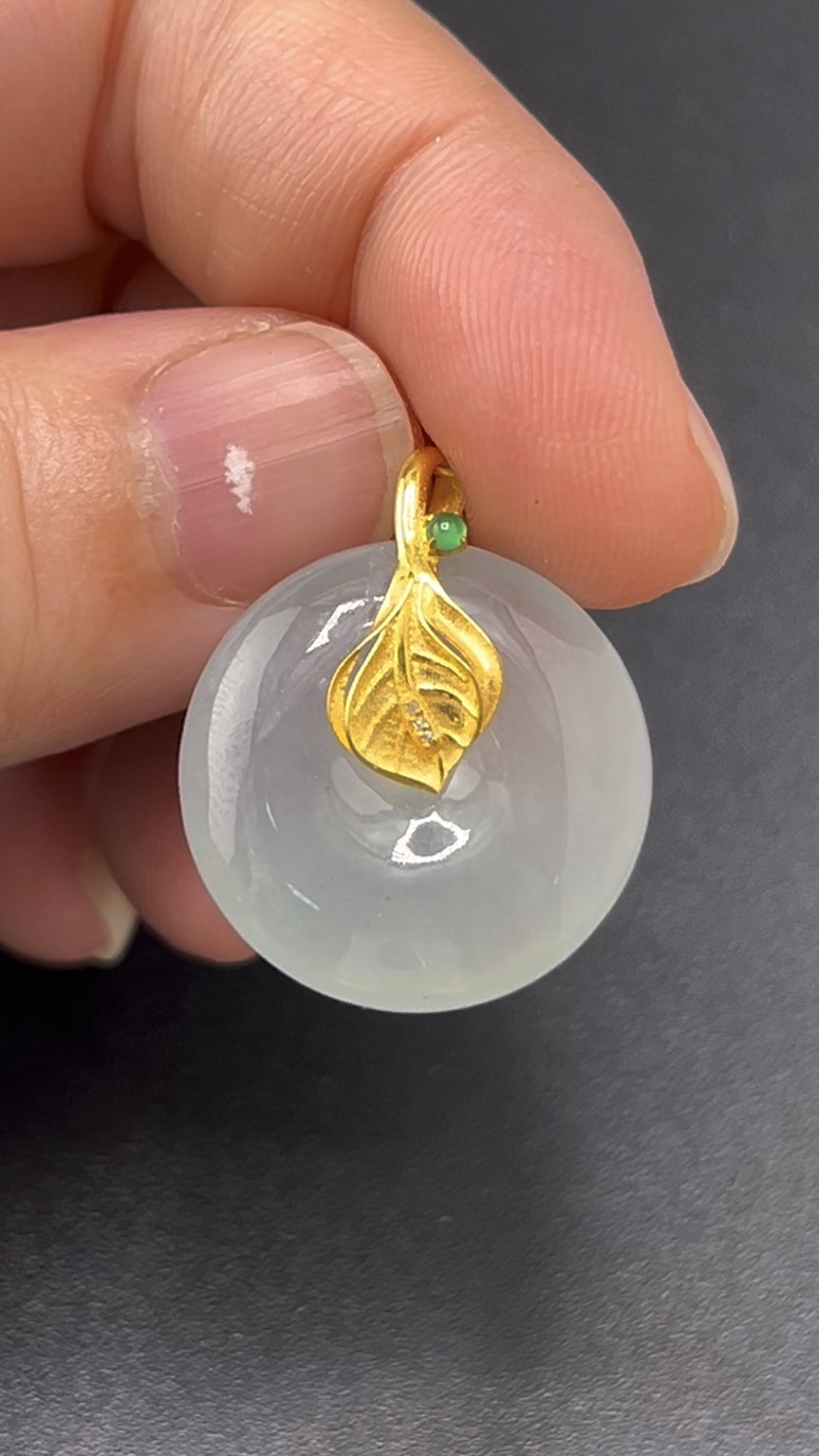 翡翠平安扣吊墜 編號#620|18K黃金樹葉扣頭|純淨玉種 收藏首選 2 翡翠平安扣吊墜 編號#620|18K黃金樹葉扣頭|純淨玉種 收藏首選 - Image 2