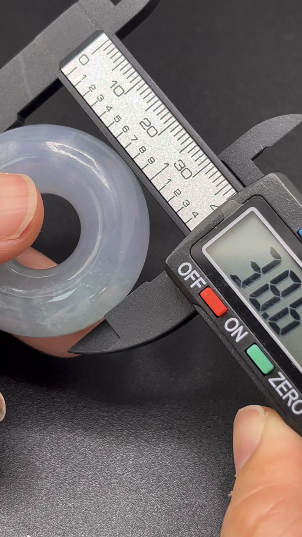 天然紫羅蘭翡翠材質,色澤高雅,質地細膩,象徵尊貴與靈性 編號#624 4 天然紫羅蘭翡翠材質,色澤高雅,質地細膩,象徵尊貴與靈性 編號#624 - Image 4