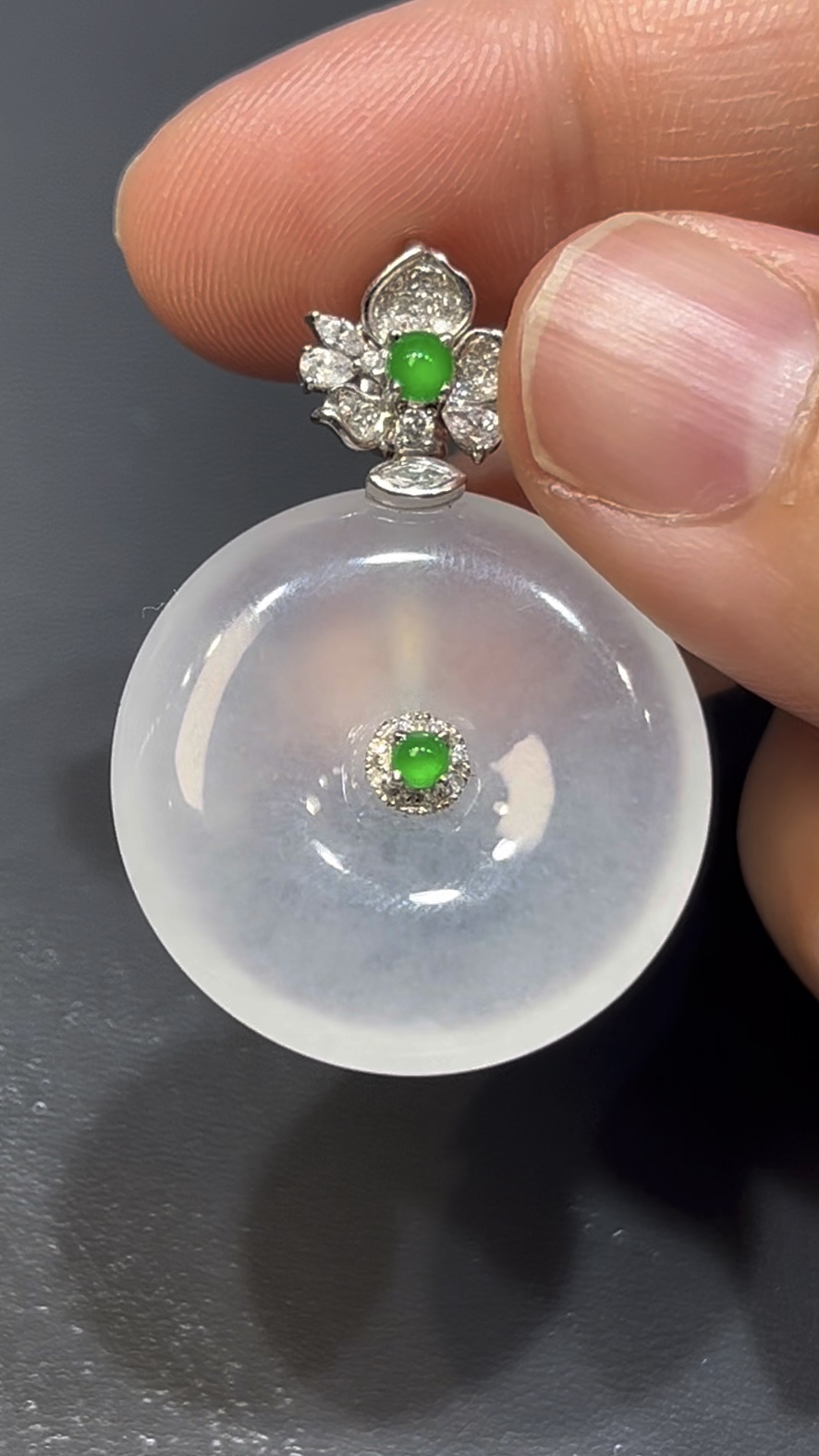 翡翠平安扣吊墜|天然白翡翠+18K白金|花形扣頭設計典雅高貴 編號#627 3 翡翠平安扣吊墜|天然白翡翠+18K白金|花形扣頭設計典雅高貴 編號#627 - Image 3