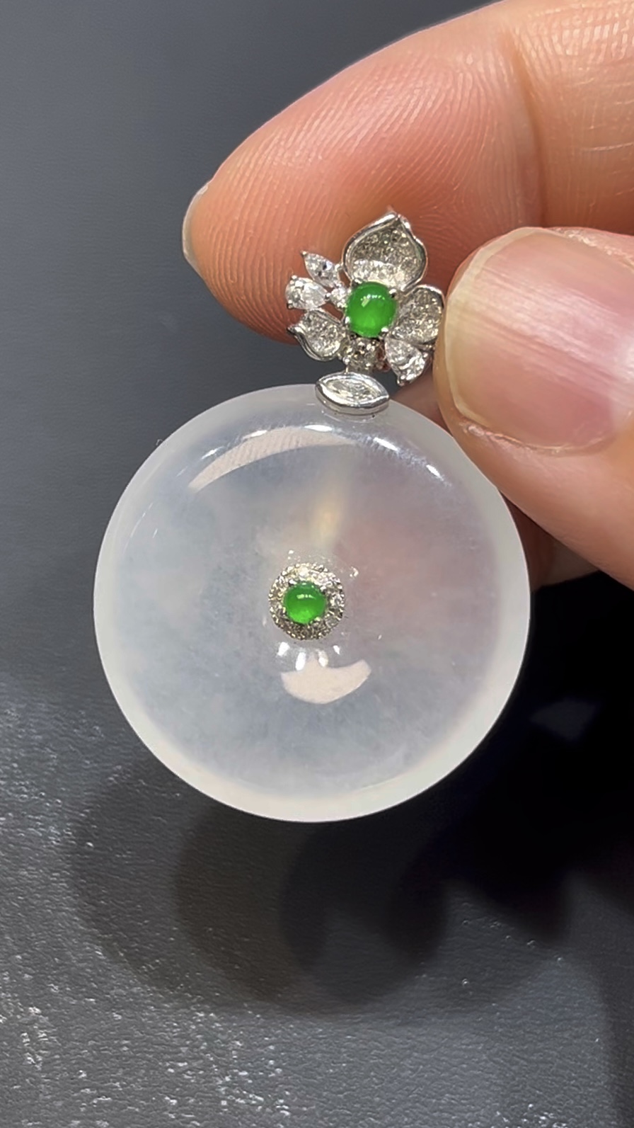 翡翠平安扣吊墜|天然白翡翠+18K白金|花形扣頭設計典雅高貴 編號#627 6 翡翠平安扣吊墜|天然白翡翠+18K白金|花形扣頭設計典雅高貴 編號#627 - Image 6