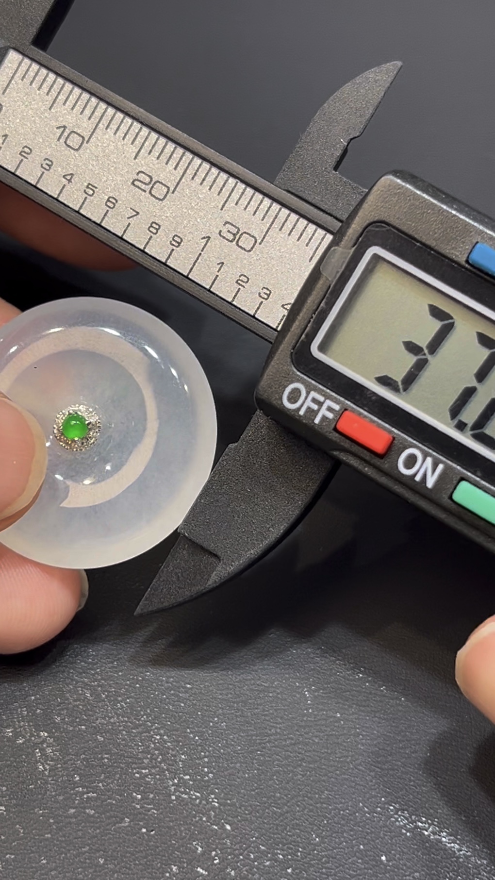 翡翠平安扣吊墜|天然白翡翠+18K白金|花形扣頭設計典雅高貴 編號#627 7 翡翠平安扣吊墜|天然白翡翠+18K白金|花形扣頭設計典雅高貴 編號#627 - Image 7