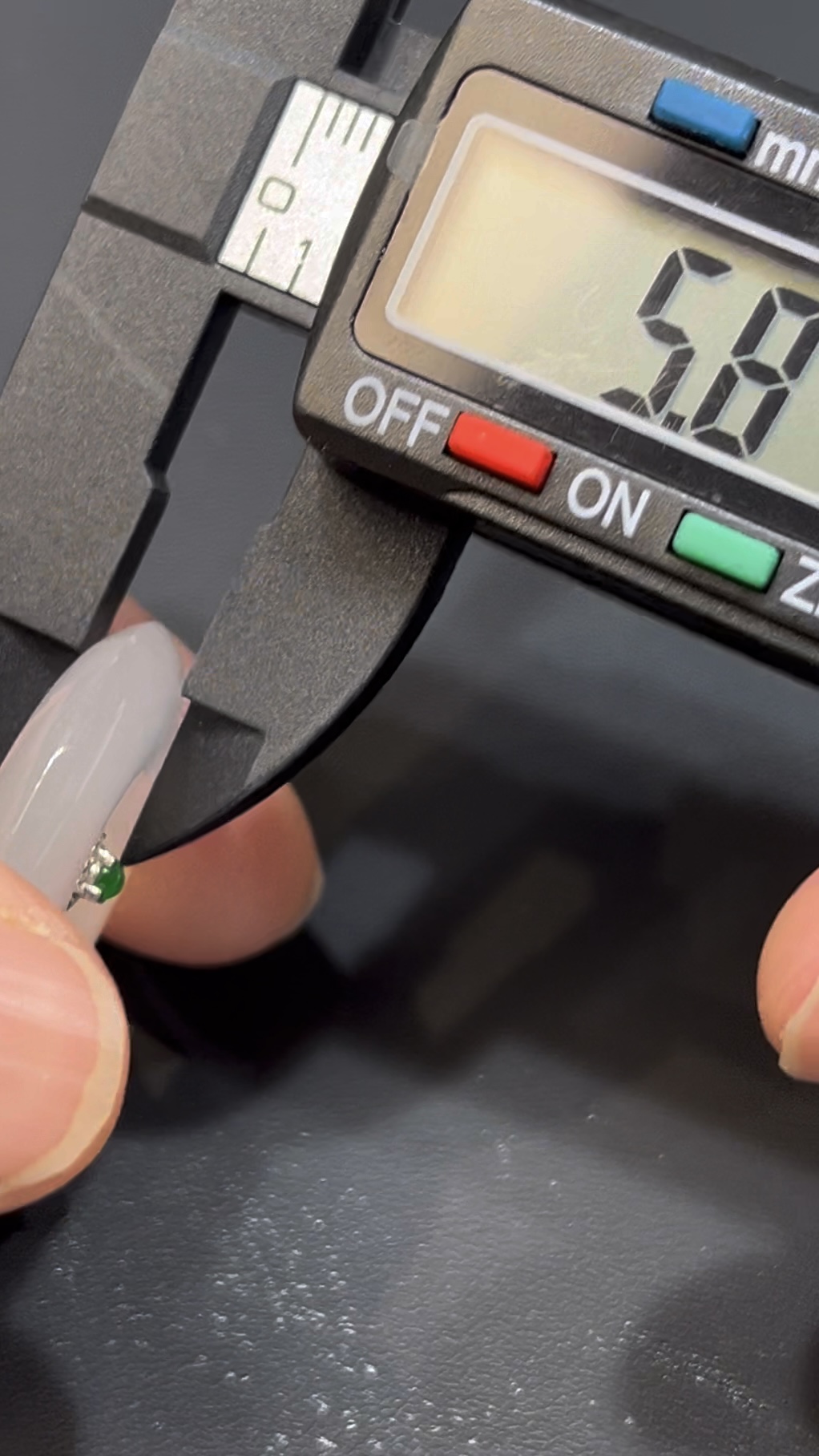 翡翠平安扣吊墜|天然白翡翠+18K白金|花形扣頭設計典雅高貴 編號#627 9 翡翠平安扣吊墜|天然白翡翠+18K白金|花形扣頭設計典雅高貴 編號#627 - Image 9