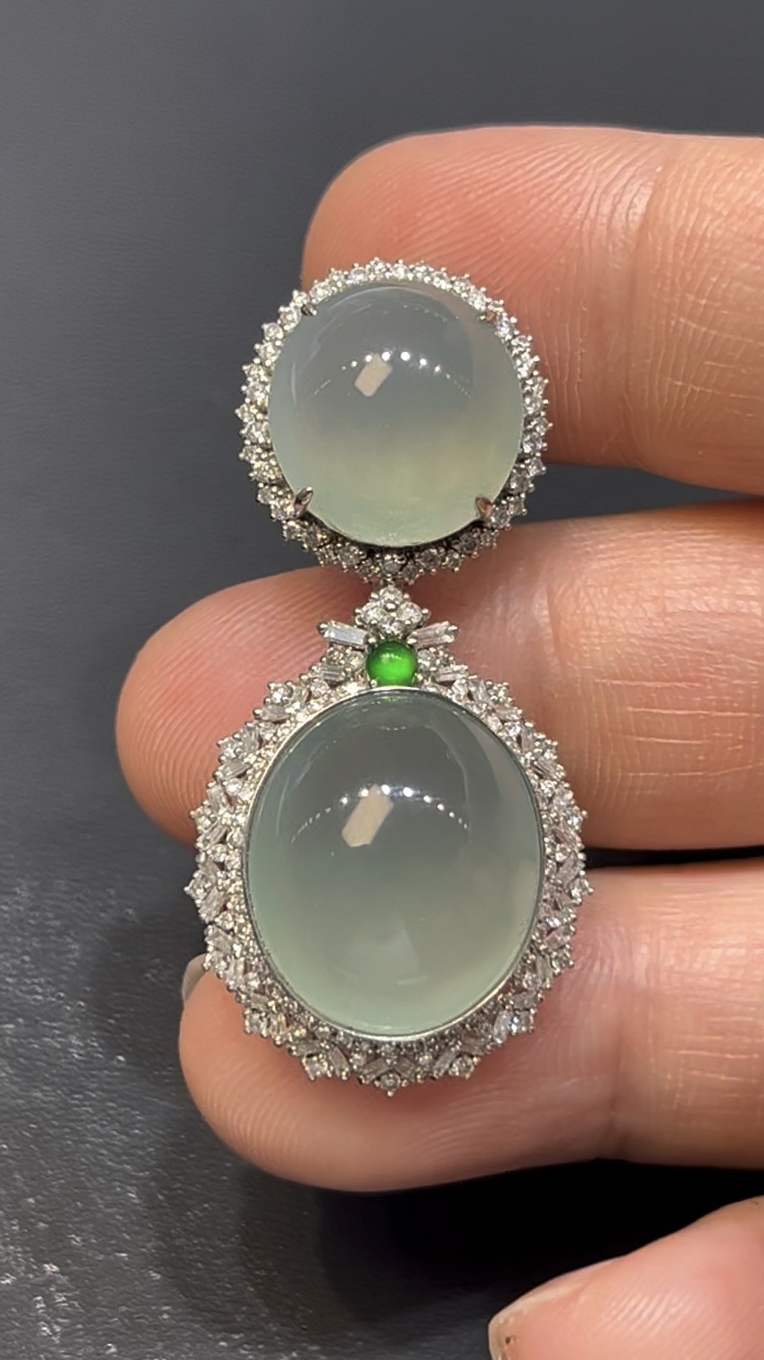 天然冰透翡翠蛋面吊墜|18K白金鑲嵌+層疊鑽石設計|高級珠寶收藏推薦 編號#628 1 天然冰透翡翠蛋面吊墜|18K白金鑲嵌+層疊鑽石設計|高級珠寶收藏推薦 編號#628