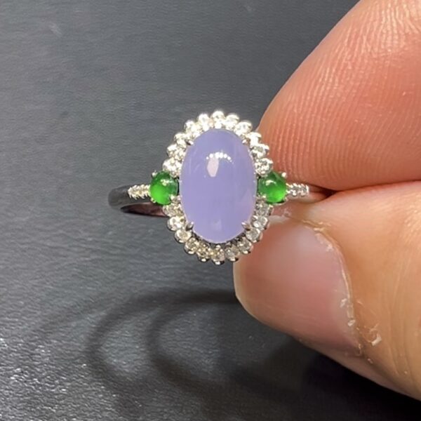 紫羅蘭翡翠蛋面戒指｜18K白金鑲嵌＋綠翡翠點綴＋簡約鑽石設計｜仙氣高級珠寶推薦 編號#630