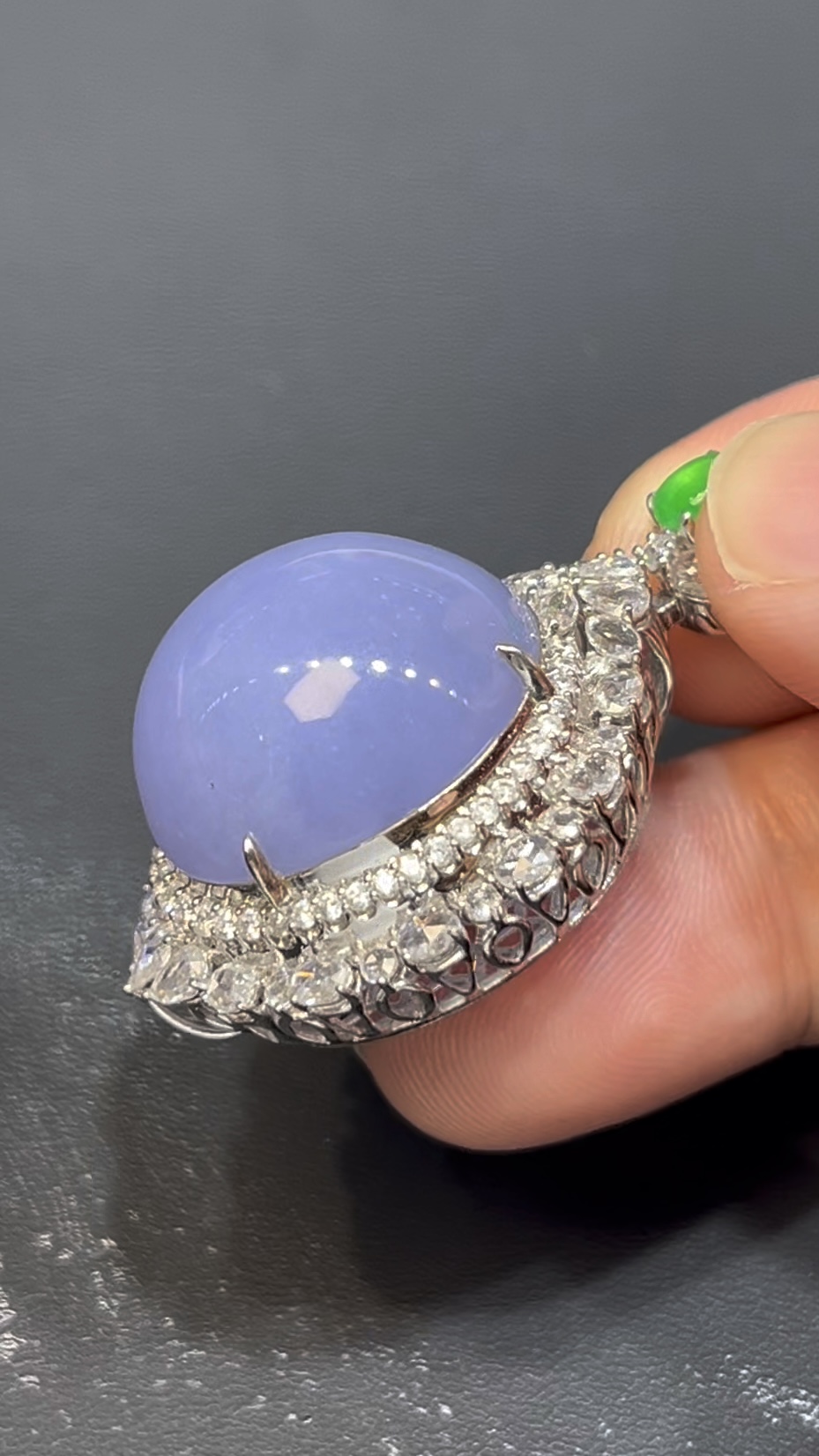 紫翡翠蛋面吊墜 編號633 18K白金鑲嵌 重鑽設計 大尺寸蛋面 高級珠寶推薦 編號#633 3 紫翡翠蛋面吊墜 編號633 18K白金鑲嵌 重鑽設計 大尺寸蛋面 高級珠寶推薦 編號#633 - Image 3