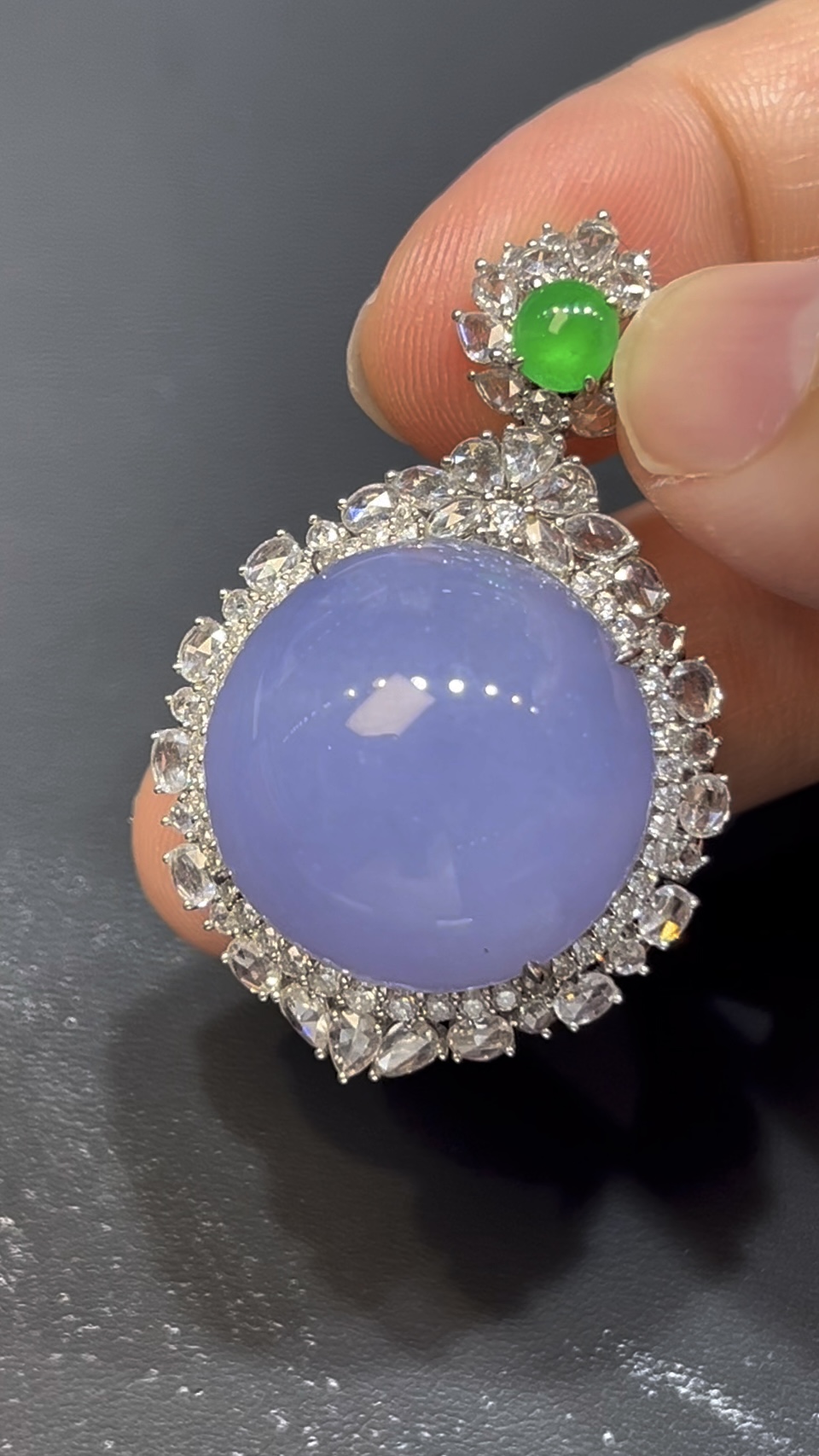 紫翡翠蛋面吊墜 編號633 18K白金鑲嵌 重鑽設計 大尺寸蛋面 高級珠寶推薦 編號#633 5 紫翡翠蛋面吊墜 編號633 18K白金鑲嵌 重鑽設計 大尺寸蛋面 高級珠寶推薦 編號#633 - Image 5