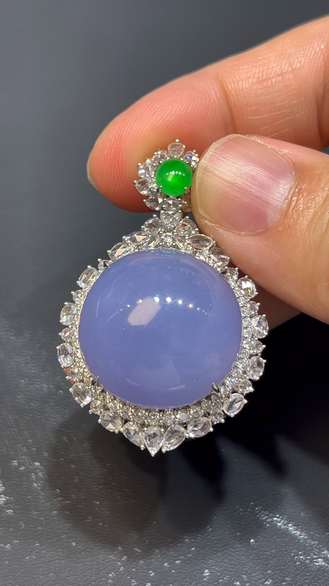 紫翡翠蛋面吊墜 編號633 18K白金鑲嵌 重鑽設計 大尺寸蛋面 高級珠寶推薦 編號#633 6 紫翡翠蛋面吊墜 編號633 18K白金鑲嵌 重鑽設計 大尺寸蛋面 高級珠寶推薦 編號#633 - Image 6