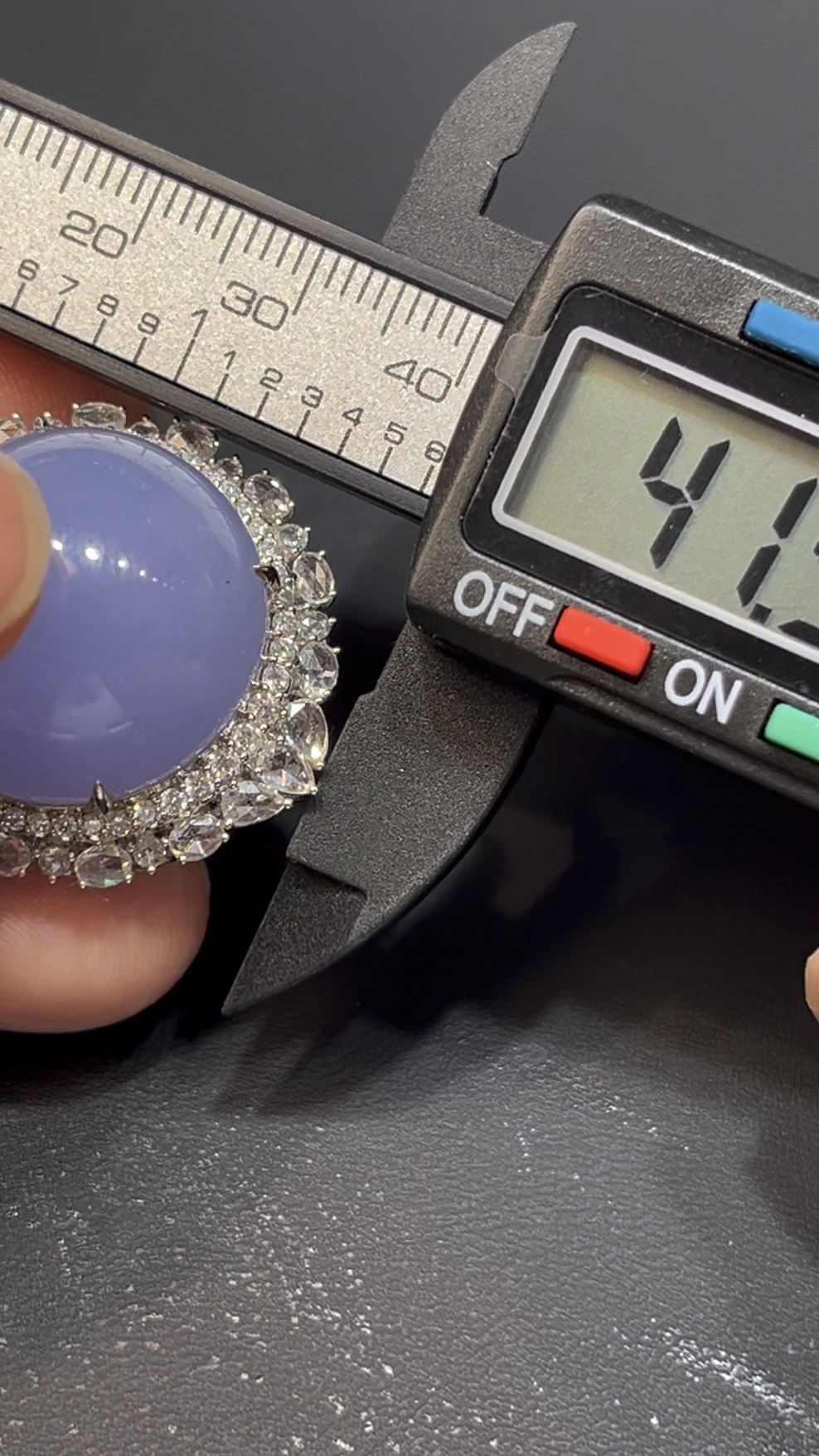 紫翡翠蛋面吊墜 編號633 18K白金鑲嵌 重鑽設計 大尺寸蛋面 高級珠寶推薦 編號#633 9 紫翡翠蛋面吊墜 編號633 18K白金鑲嵌 重鑽設計 大尺寸蛋面 高級珠寶推薦 編號#633 - Image 9