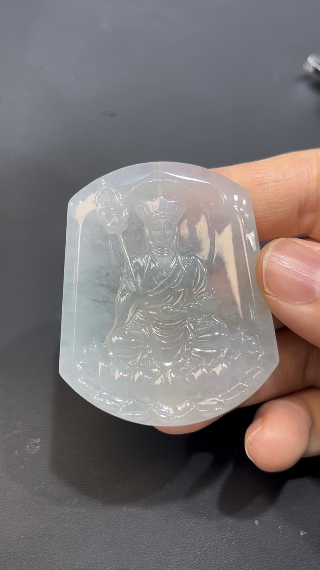 翡翠地藏菩薩吊墜 天然A貨玉雕 質地細膩 雕工精緻 佛教珠寶推薦 編號#634 3 翡翠地藏菩薩吊墜 天然A貨玉雕 質地細膩 雕工精緻 佛教珠寶推薦 編號#634 - Image 3