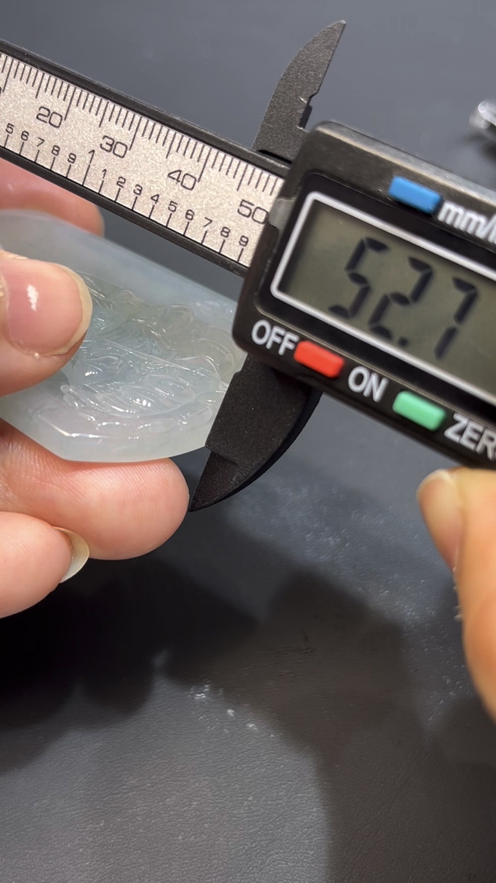 翡翠地藏菩薩吊墜 天然A貨玉雕 質地細膩 雕工精緻 佛教珠寶推薦 編號#634 5 翡翠地藏菩薩吊墜 天然A貨玉雕 質地細膩 雕工精緻 佛教珠寶推薦 編號#634 - Image 5