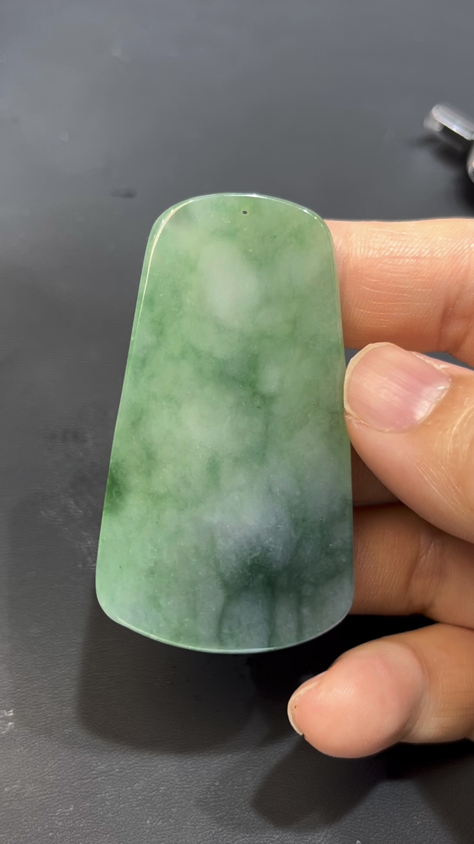 翡翠觀音山水吊墜 背景山水人物 雕工精緻 高級佛教珠寶推薦 編號#636 9 翡翠觀音山水吊墜 背景山水人物 雕工精緻 高級佛教珠寶推薦 編號#636 - Image 9