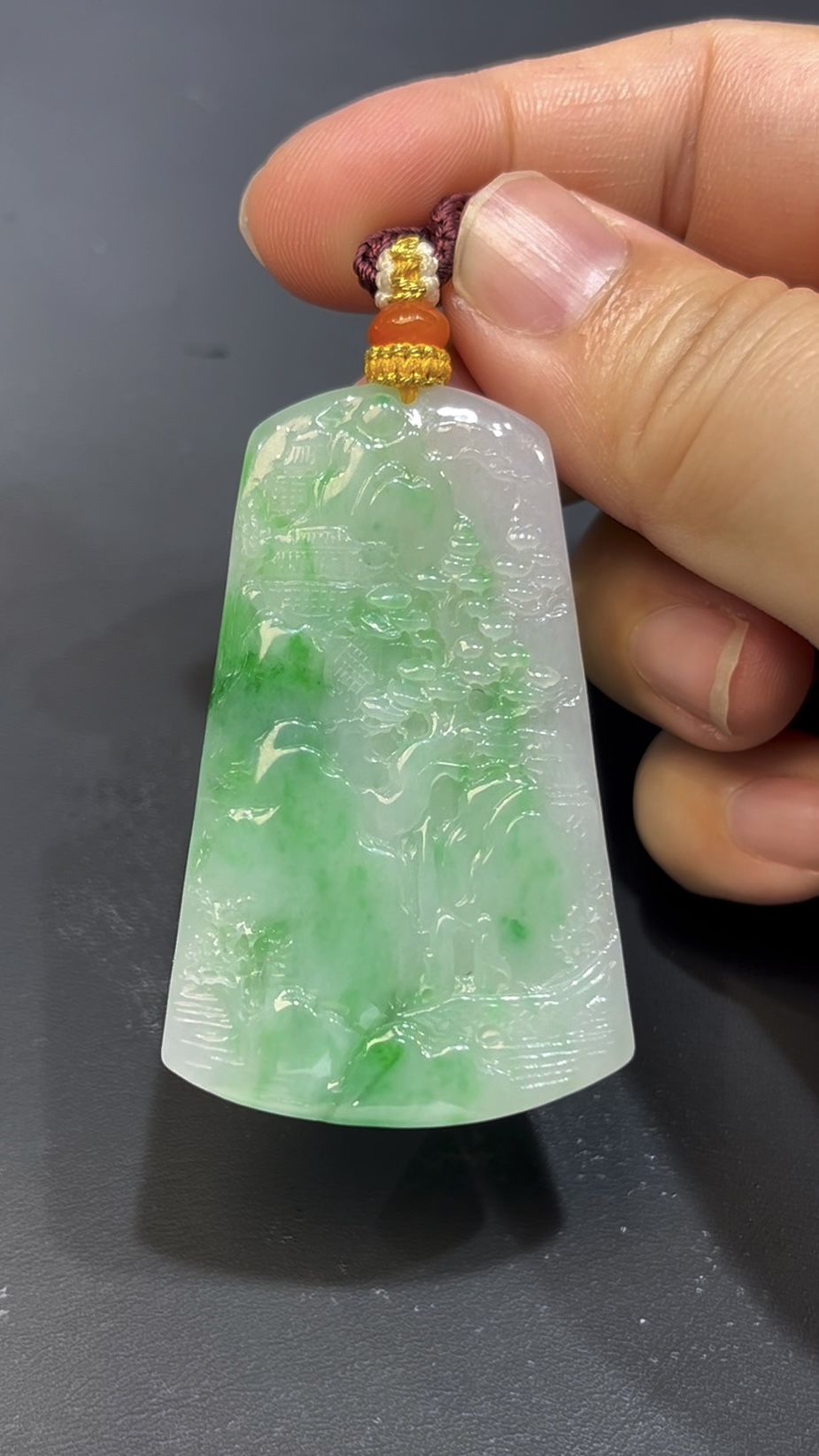 白底青翡翠山水牌吊墜 天然A貨玉雕 質地細膩 雕工精緻 山水意境 高級翡翠收藏推薦 編號638 1 白底青翡翠山水牌吊墜 天然A貨玉雕 質地細膩 雕工精緻 山水意境 高級翡翠收藏推薦 編號638