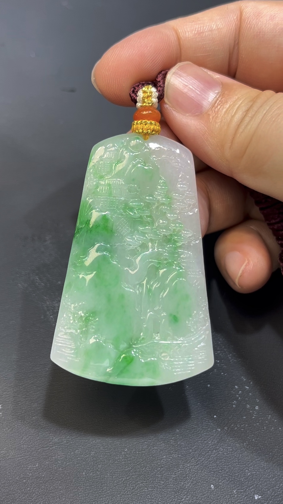 白底青翡翠山水牌吊墜 天然A貨玉雕 質地細膩 雕工精緻 山水意境 高級翡翠收藏推薦 編號638 3 白底青翡翠山水牌吊墜 天然A貨玉雕 質地細膩 雕工精緻 山水意境 高級翡翠收藏推薦 編號638 - Image 3