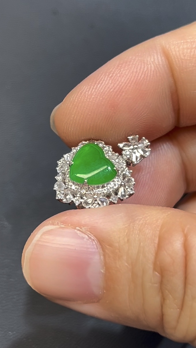 翡翠心形吊墜 編號641 天然A貨玉石 18K白金鑽石鑲嵌 小巧精緻 色澤亮麗 高級珠寶推薦 5 翡翠心形吊墜 編號641 天然A貨玉石 18K白金鑽石鑲嵌 小巧精緻 色澤亮麗 高級珠寶推薦 - Image 5