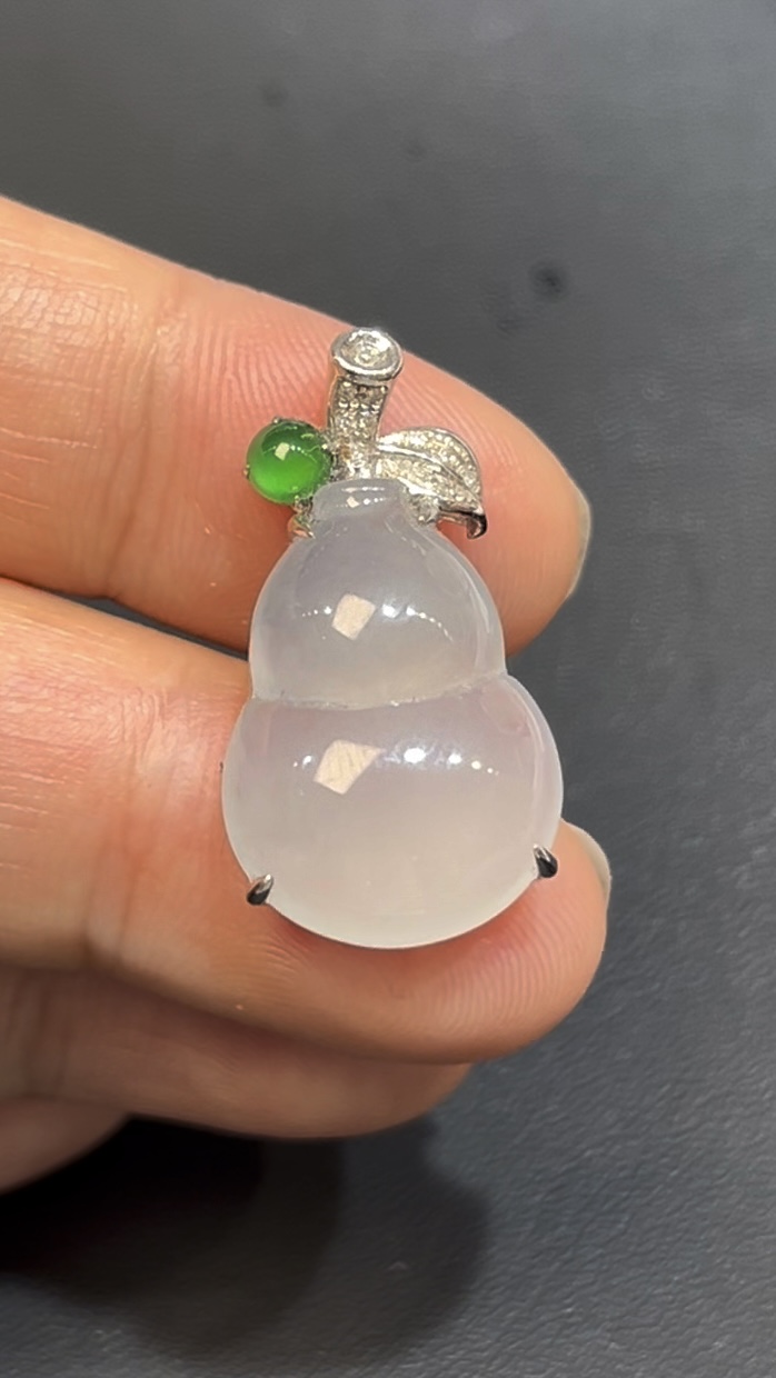 冰白翡翠葫蘆吊墜 18K白金枝葉設計 福祿寓意 天然玉石 收藏首選 編號#644 8 冰白翡翠葫蘆吊墜 18K白金枝葉設計 福祿寓意 天然玉石 收藏首選 編號#644 - Image 8
