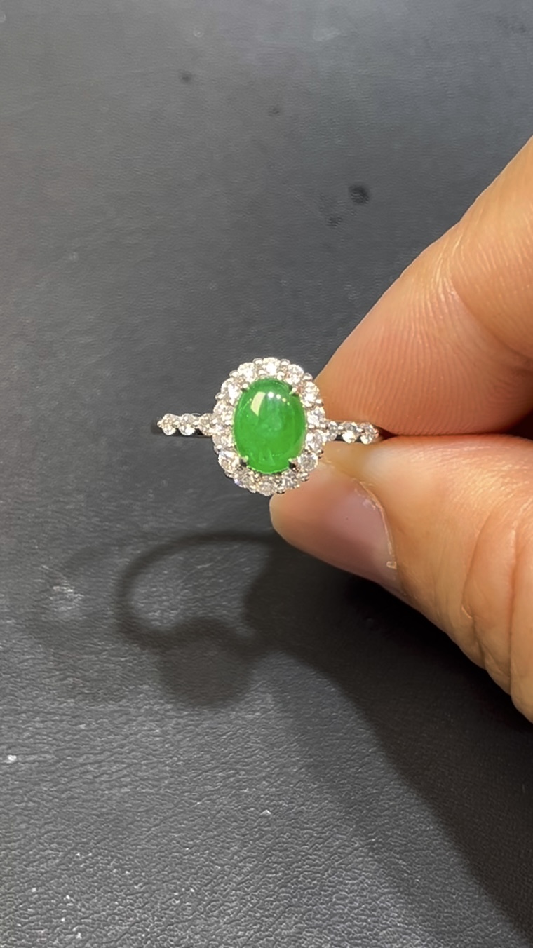天然冰種翡翠戒指 編號#648|蛋面主石|鑽石環繞|時尚開運精品 4 天然冰種翡翠戒指 編號#648|蛋面主石|鑽石環繞|時尚開運精品 - Image 4
