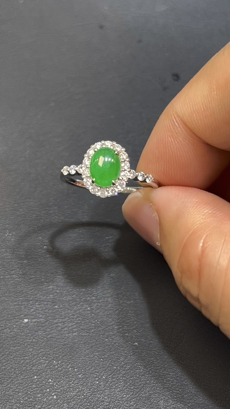 天然冰種翡翠戒指 編號#648|蛋面主石|鑽石環繞|時尚開運精品 5 天然冰種翡翠戒指 編號#648|蛋面主石|鑽石環繞|時尚開運精品 - Image 5