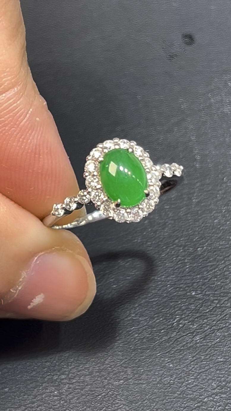 天然冰種翡翠戒指 編號#648|蛋面主石|鑽石環繞|時尚開運精品 7 天然冰種翡翠戒指 編號#648|蛋面主石|鑽石環繞|時尚開運精品 - Image 7