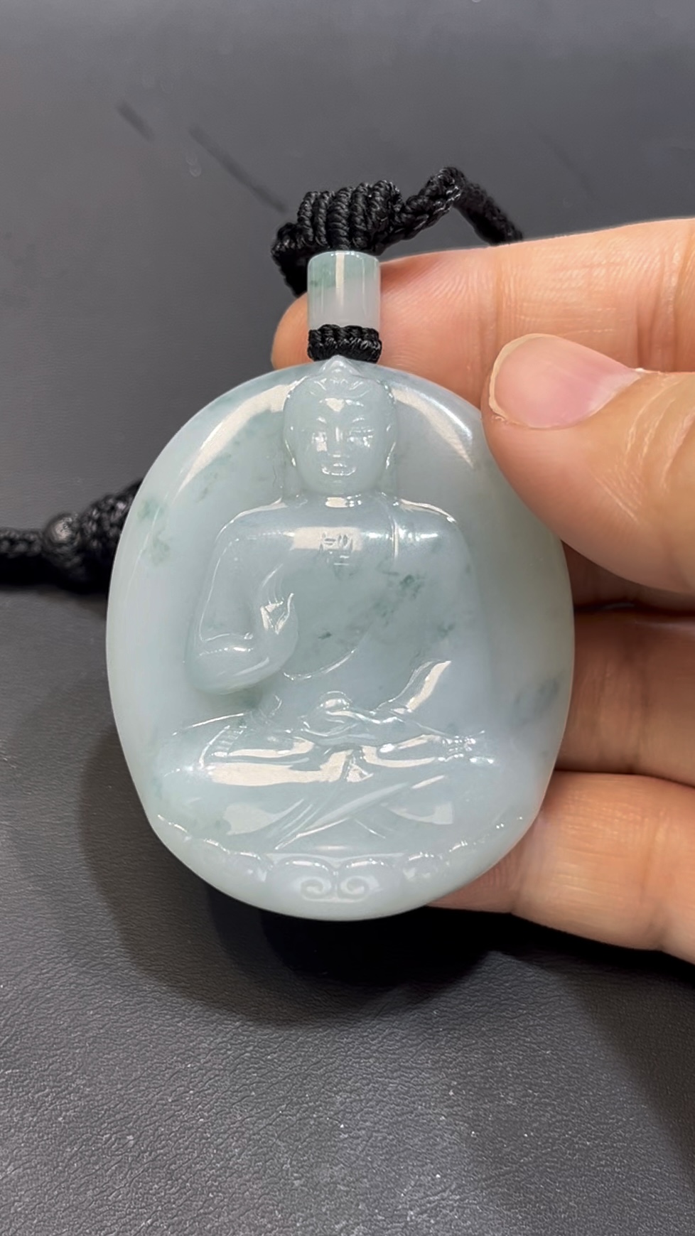 翡翠佛祖吊墜 編號#651|玉質細膩如脂|正坐莊嚴造型|慈悲守護 收藏首選 4 翡翠佛祖吊墜 編號#651|玉質細膩如脂|正坐莊嚴造型|慈悲守護 收藏首選 - Image 4