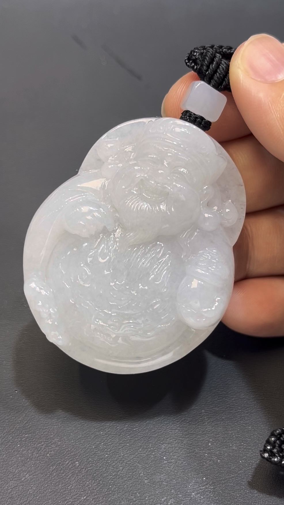 翡翠財神吊墜 編號#652|玉質細膩如脂|立體雕刻造型|招財寓意 收藏首選 4 翡翠財神吊墜 編號#652|玉質細膩如脂|立體雕刻造型|招財寓意 收藏首選 - Image 4