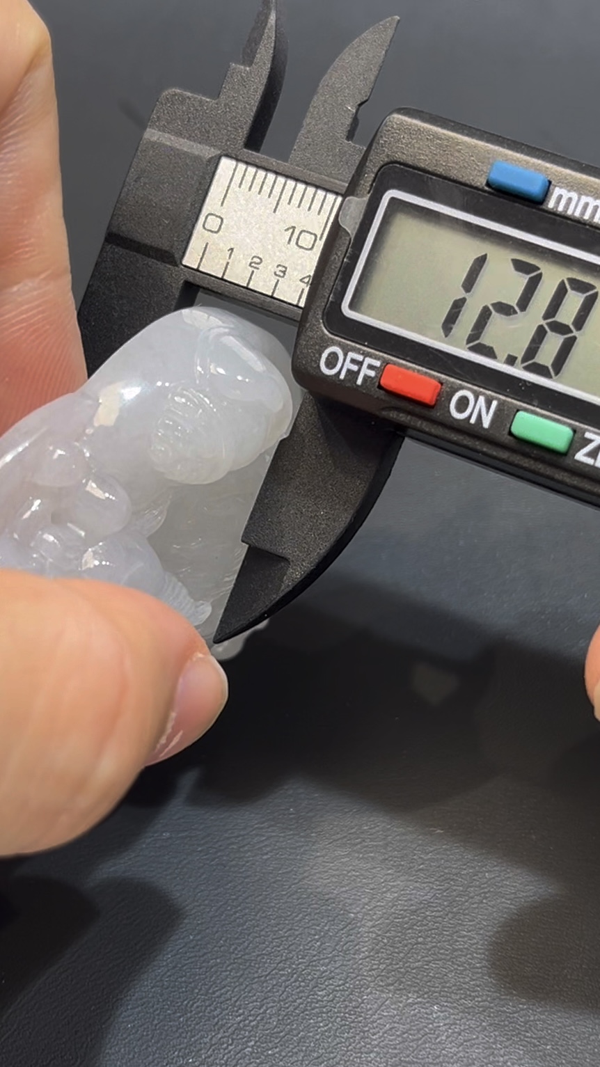 翡翠財神吊墜 編號#652|玉質細膩如脂|立體雕刻造型|招財寓意 收藏首選 10 翡翠財神吊墜 編號#652|玉質細膩如脂|立體雕刻造型|招財寓意 收藏首選 - Image 10