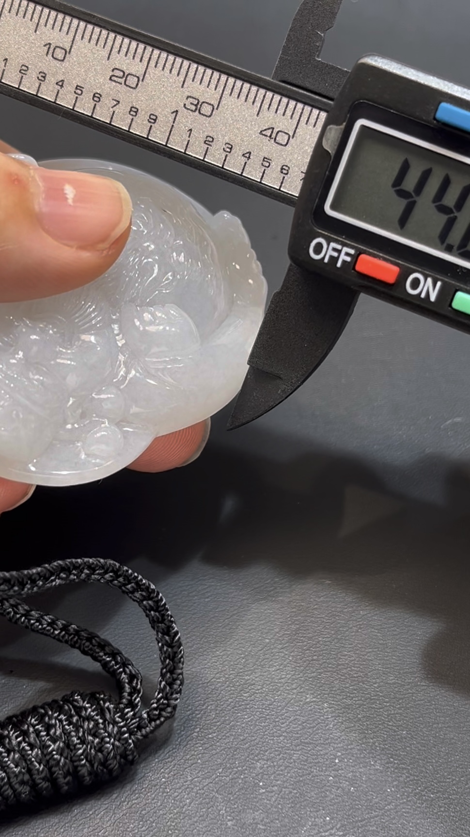 翡翠財神吊墜 編號#652|玉質細膩如脂|立體雕刻造型|招財寓意 收藏首選 8 翡翠財神吊墜 編號#652|玉質細膩如脂|立體雕刻造型|招財寓意 收藏首選 - Image 8