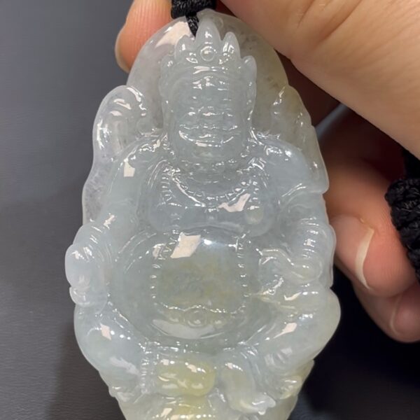 編號#653 翡翠黃財神吊墜｜細膩玉料｜元寶法器設計｜限量雕刻藝術品