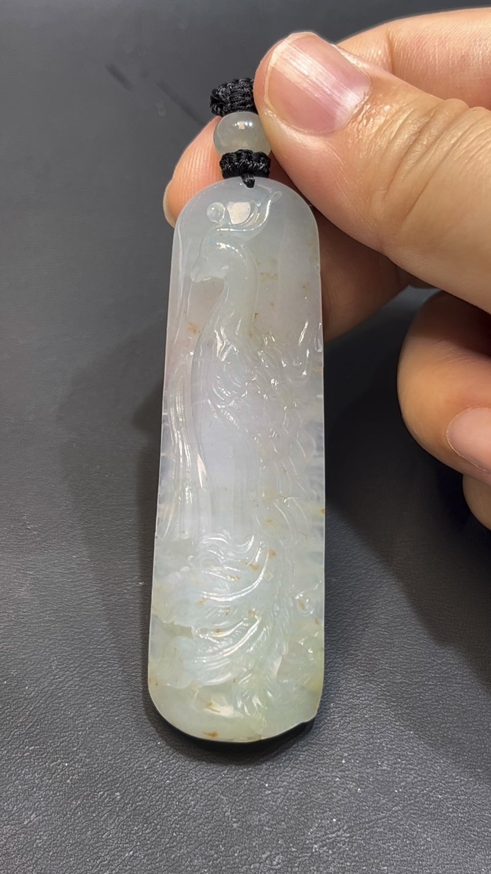 翡翠鳳凰吊墜 編號#654|站立造型 尾部下垂|灑金紋理 天然玉料 收藏首選 2 翡翠鳳凰吊墜 編號#654|站立造型 尾部下垂|灑金紋理 天然玉料 收藏首選 - Image 2